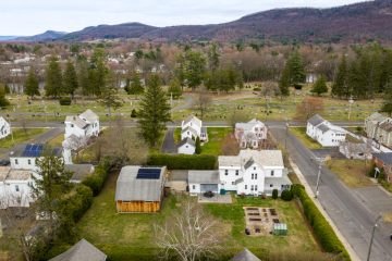 89 Garfield Ave, Easthampton